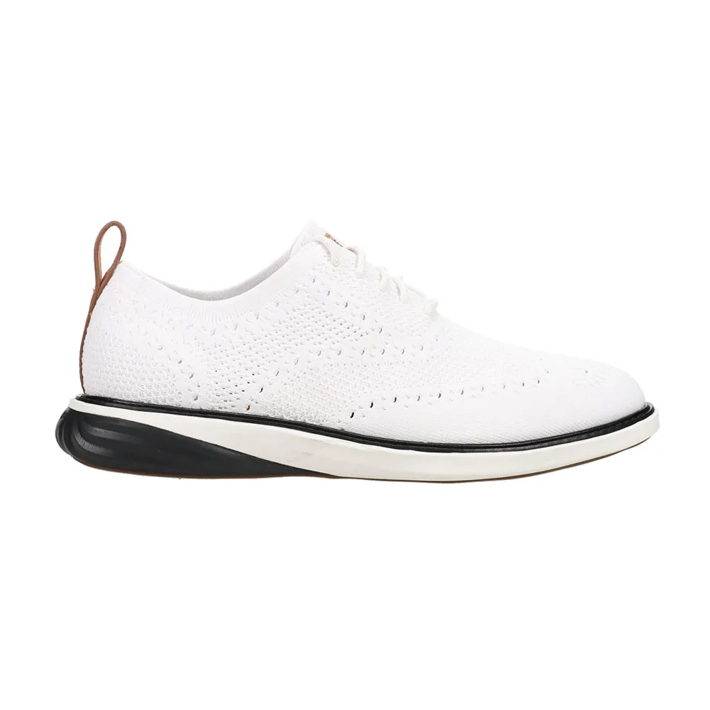 Grand Evolution Perforated Lace Up Sneakers