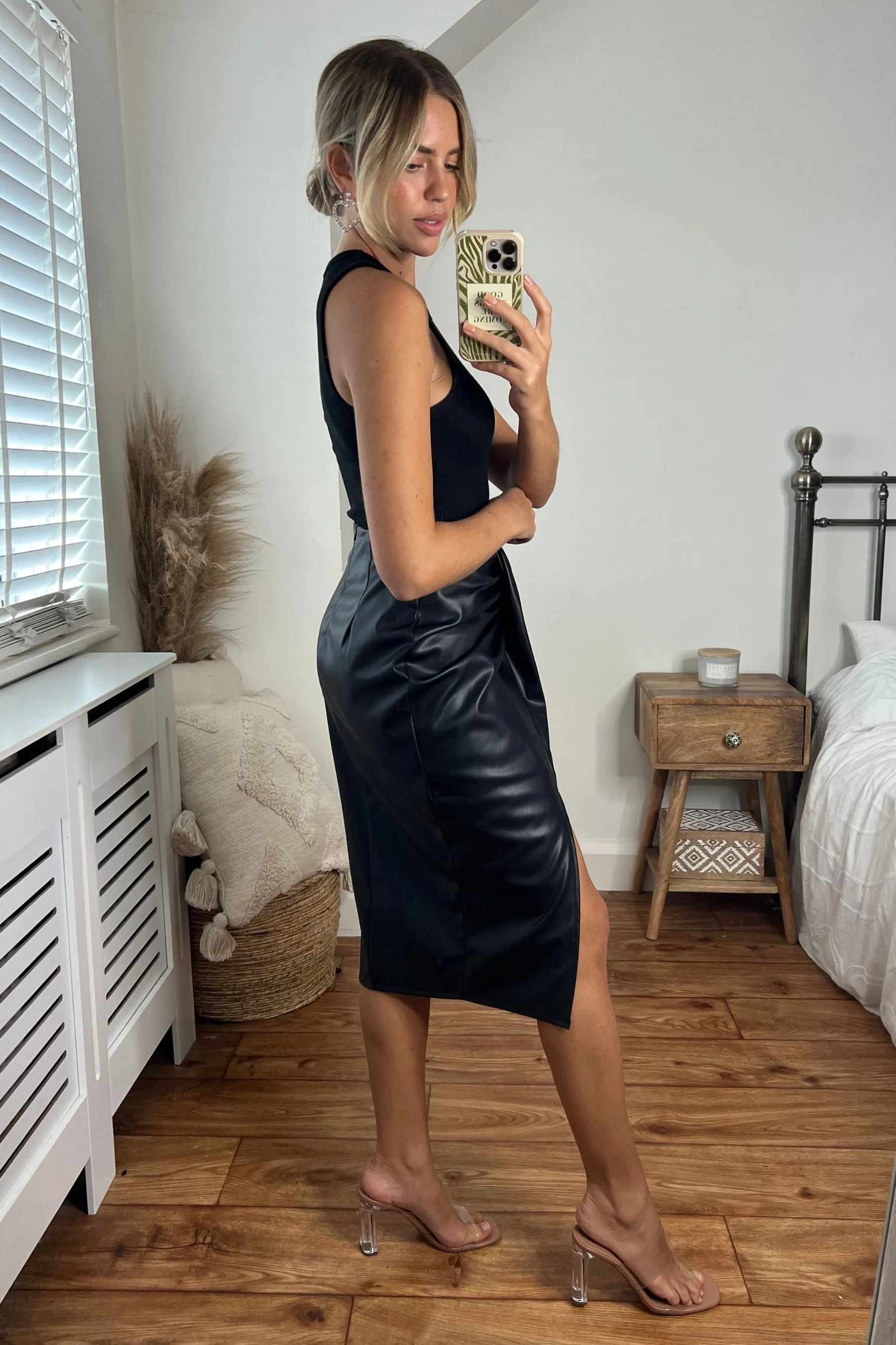 Valencia High Waist Drape Skirt / Black PU