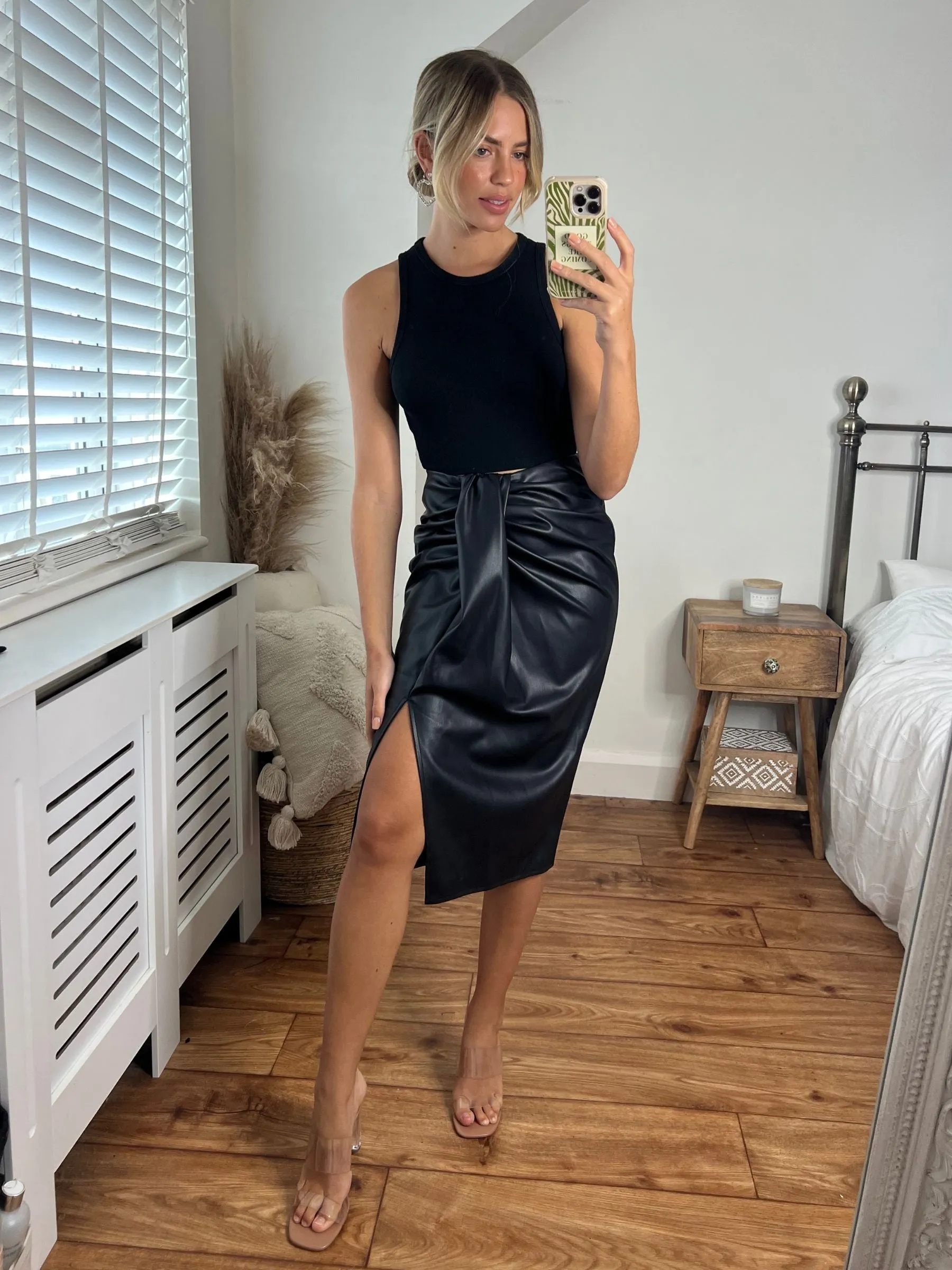 Valencia High Waist Drape Skirt / Black PU