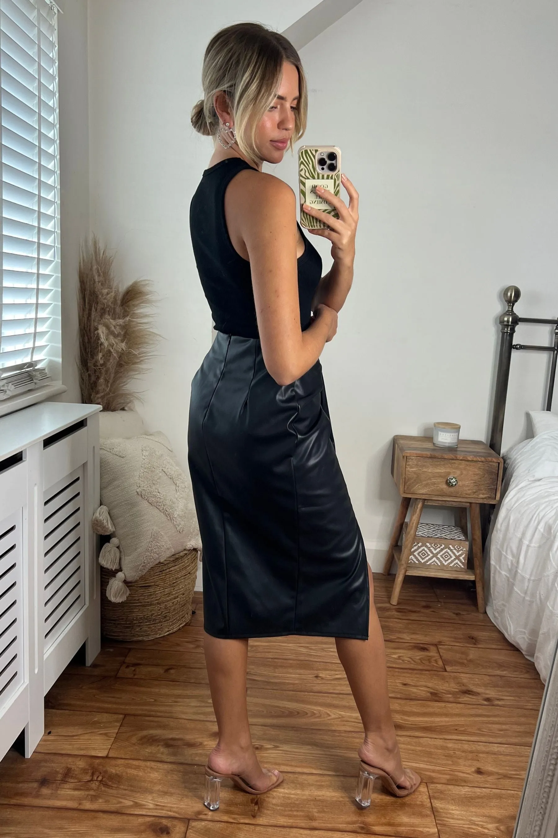 Valencia High Waist Drape Skirt / Black PU