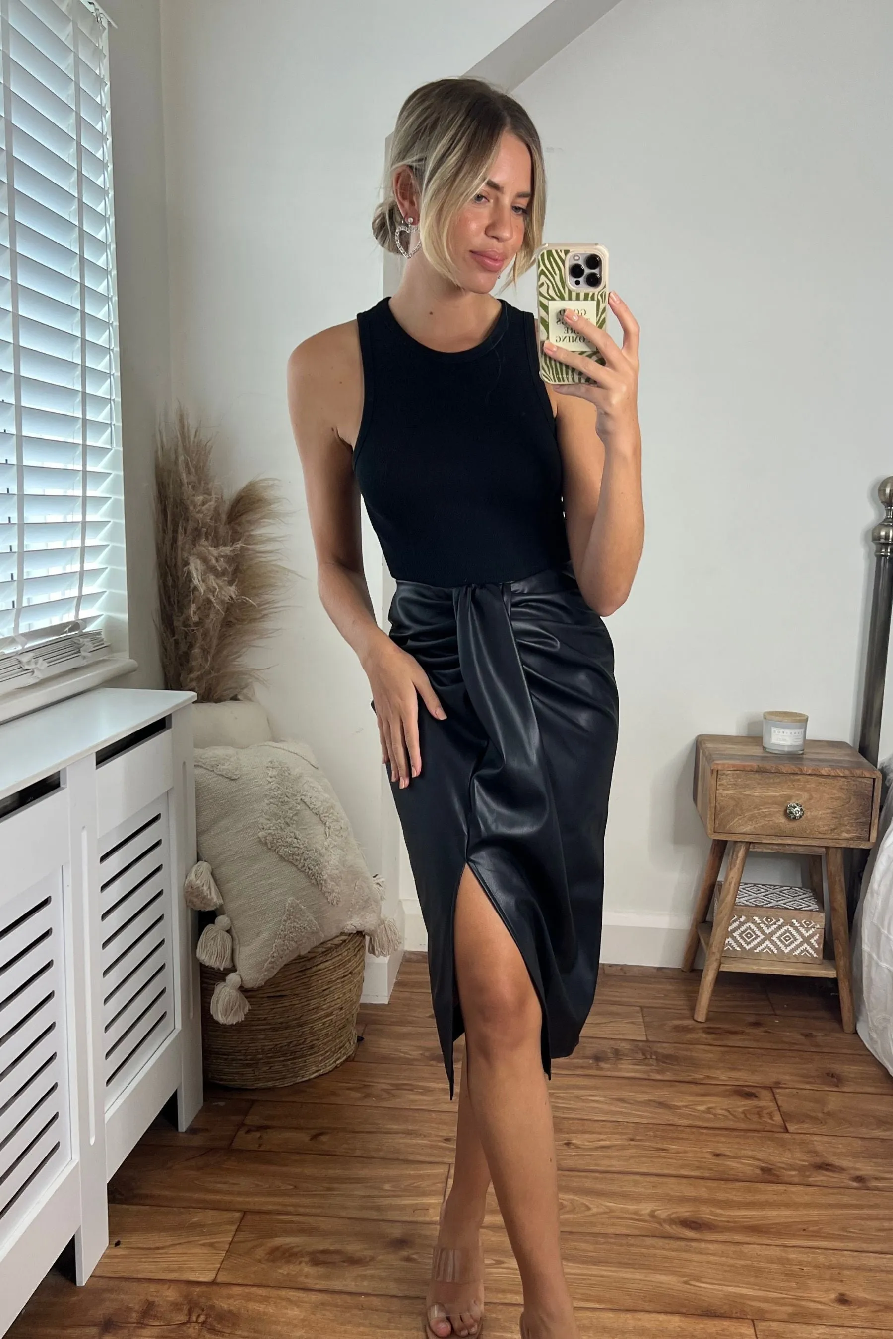 Valencia High Waist Drape Skirt / Black PU